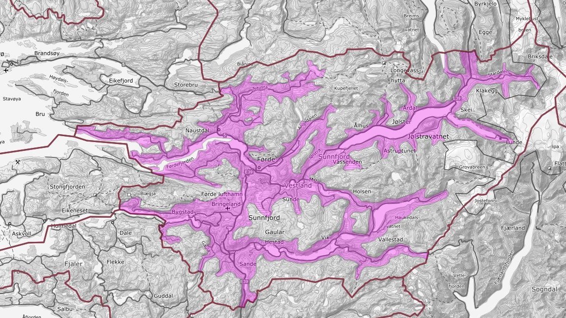 Kartutsnitt som viser prosjektområde for Sunnfjord 2023 i rosa skravur