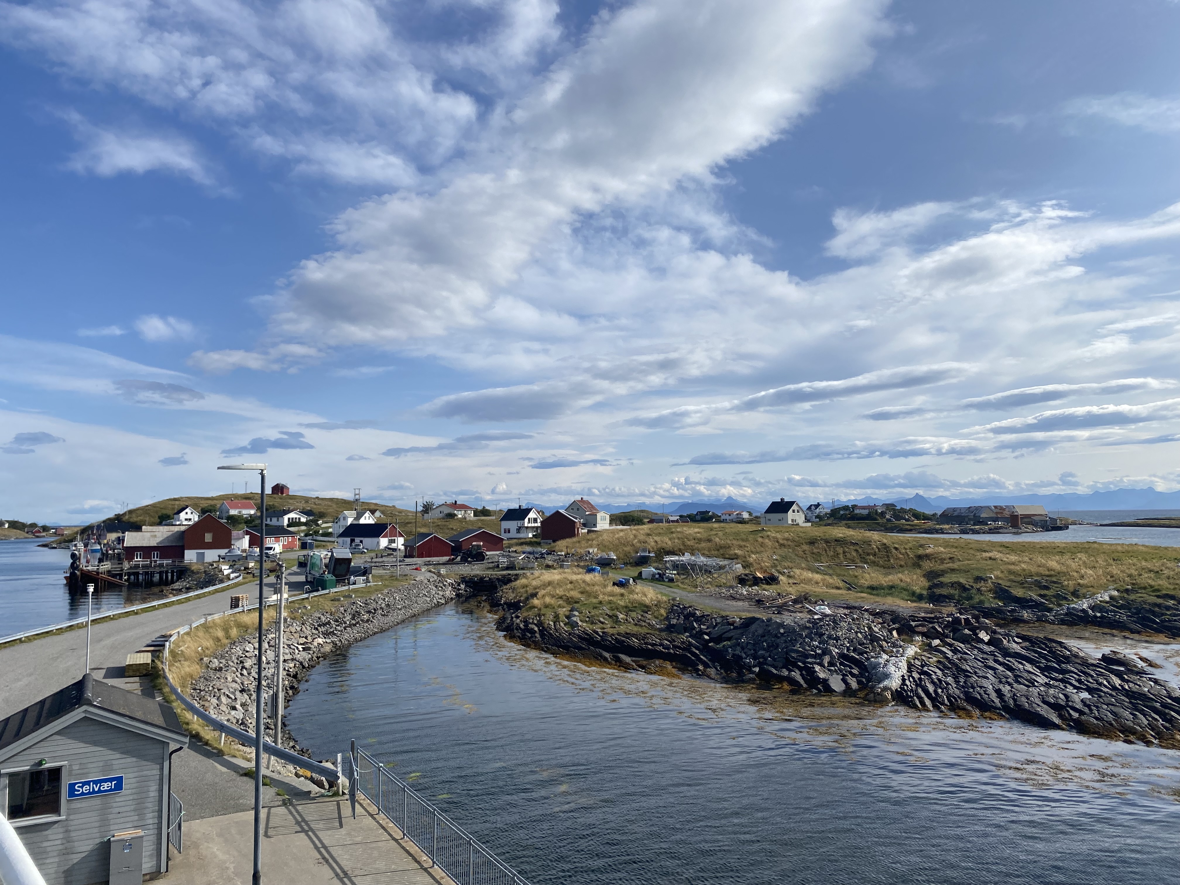 Kaianlegg p&aring; Selv&aelig;r i Tr&aelig;na, der Kartverket har innstallert teknisk utstyr (foto: Torbj&oslash;rn Taskjelle)