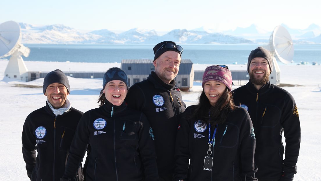 Gruppebilde av teamet som jobber på observatoriet