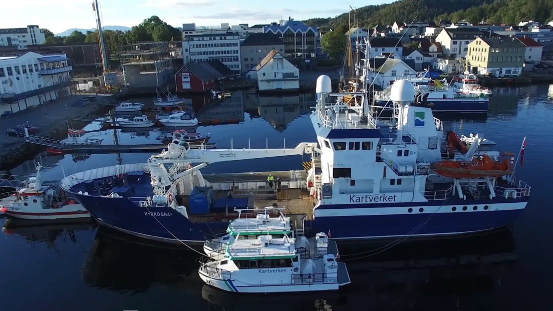 Sjømålingsfartøyet MS "Hydrograf" og målebåtene MB "Lomvi" og MB "Havelle" ligger til kai. Foto: Kartverket