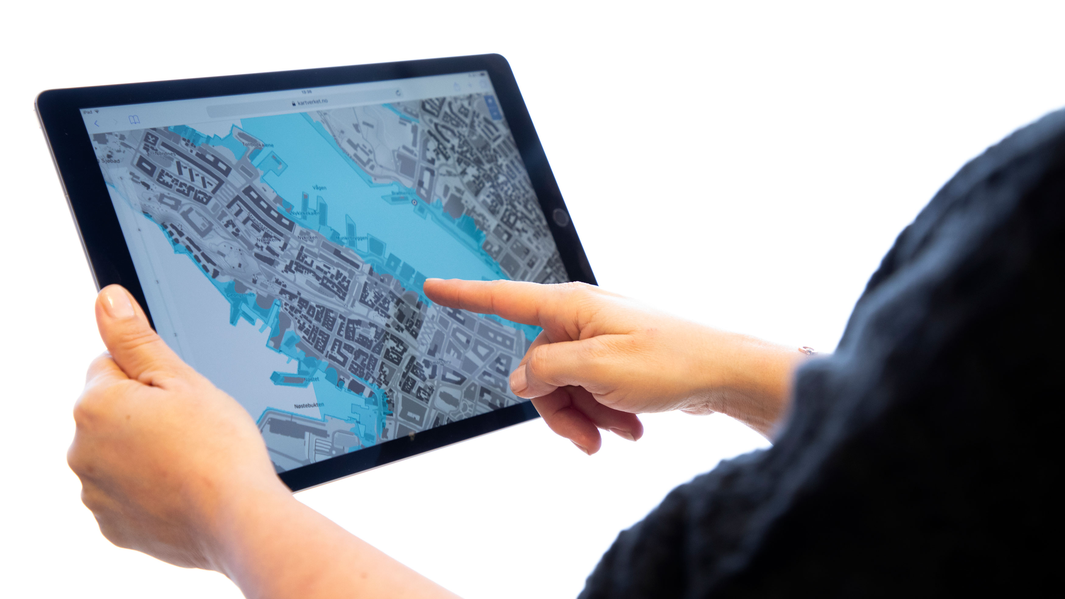 The web tool Se havnivå i kart shown on an Ipad. Photo.